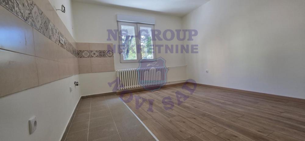 Slika 2 - Š-573882-Komplet renoviran